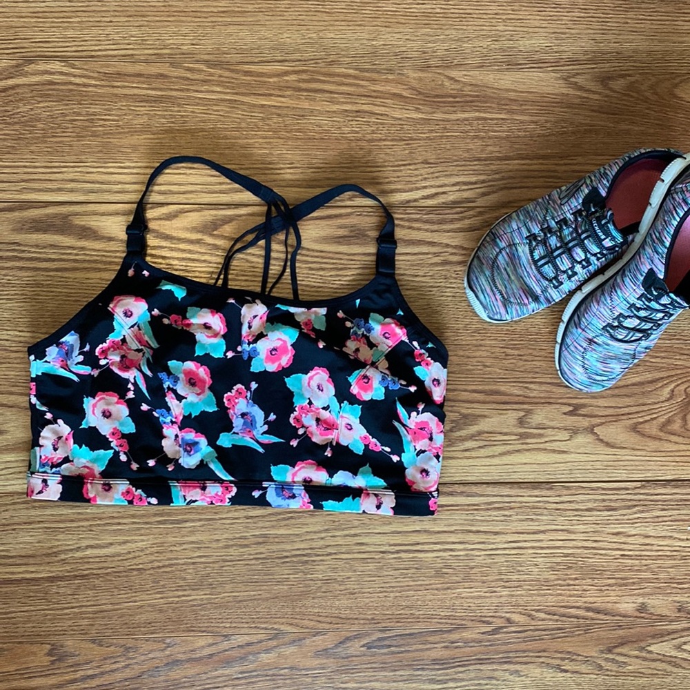 Livi Active 22/24 low impact wire free sports bra